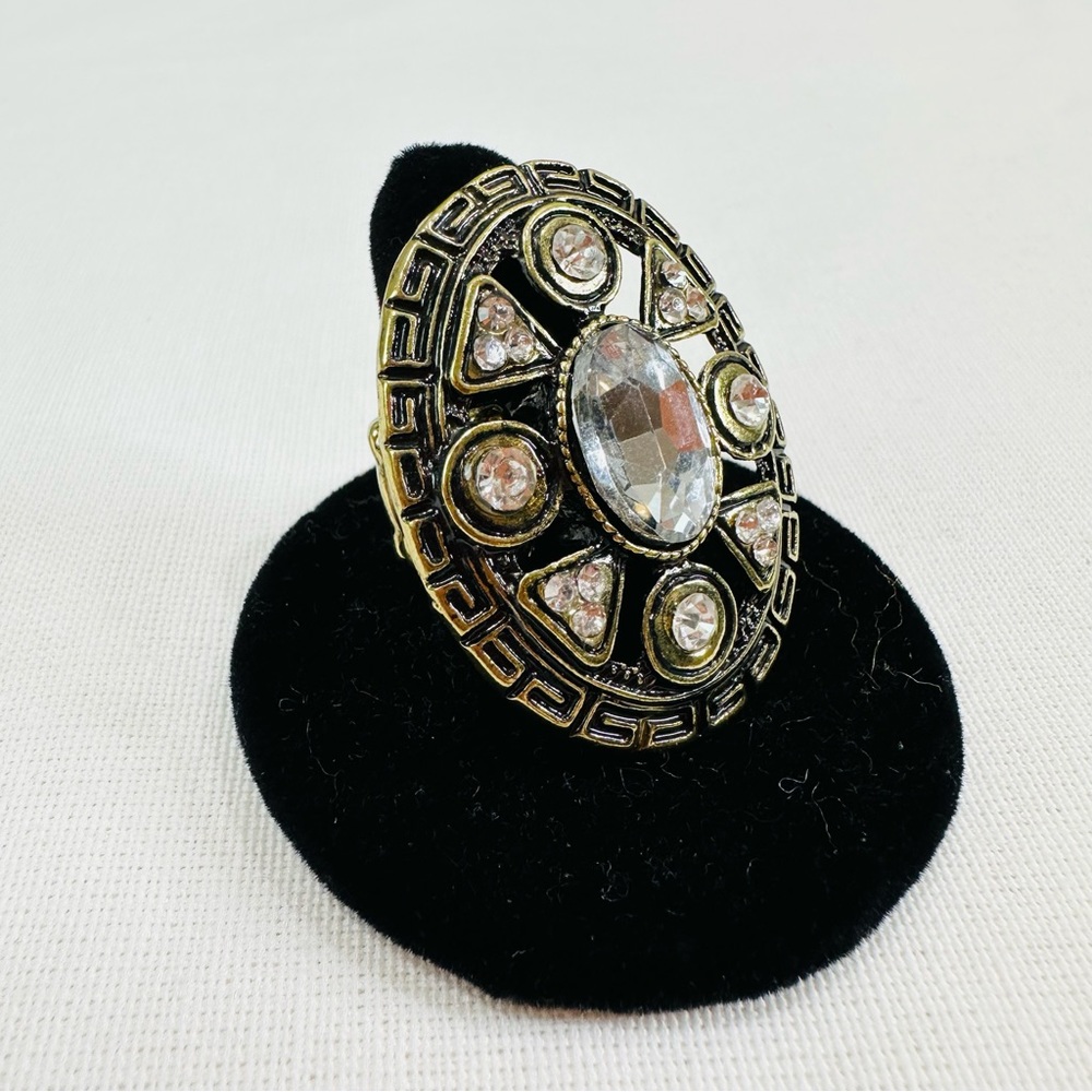 STRETCH RING CLEAR RHINESTONE JEWEL  ACCENTED STONES IN GOLD TONE NWOT